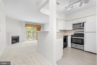 12915 Alton Square in Herndon, VA - Building Photo - Building Photo