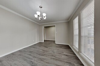 5402 Woodville Ln in Spring, TX - Foto de edificio - Building Photo