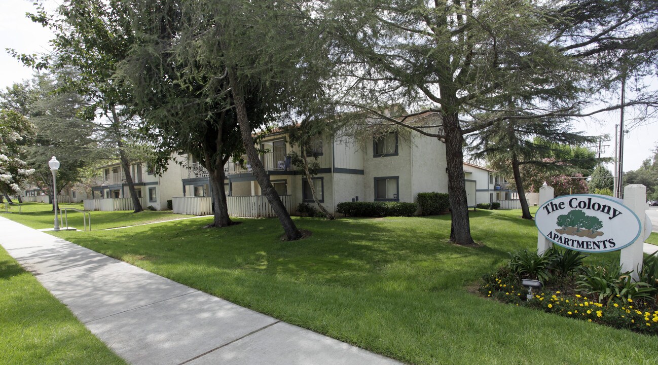 The Colony in Redlands, CA - Foto de edificio