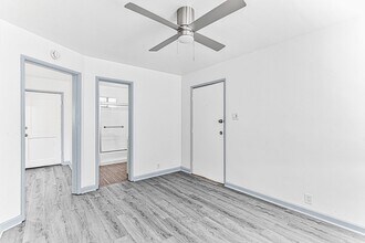 727 Olive Ave, Unit 02 in Long Beach, CA - Building Photo - Building Photo