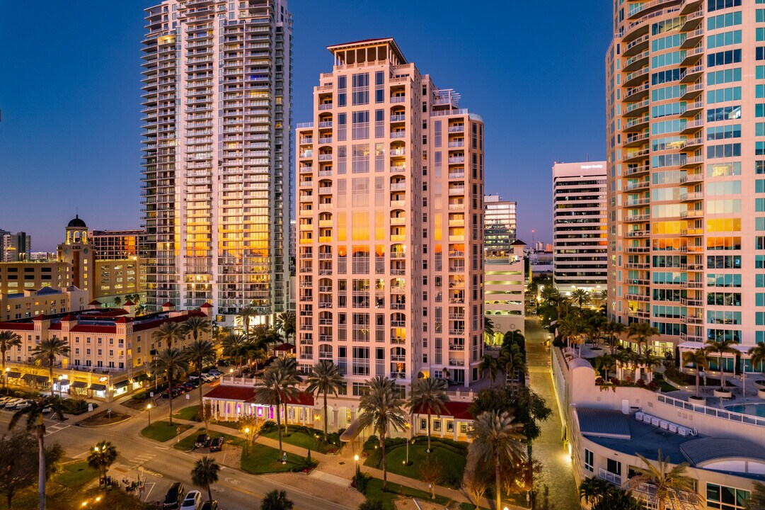 The Florencia in St. Petersburg, FL - Building Photo