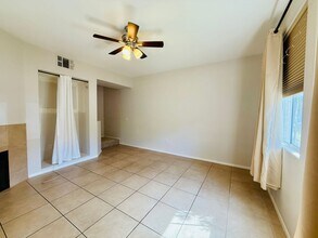 10231 Deerfield Beach Ave in Las Vegas, NV - Building Photo - Building Photo