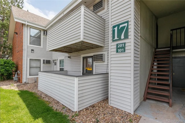 10150 E Virginia Ave in Denver, CO - Foto de edificio - Building Photo