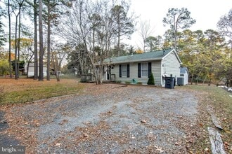 1118 Stagecoach Trail in Lusby, MD - Building Photo - Building Photo