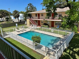 305 NE 16th St in Fort Lauderdale, FL - Building Photo