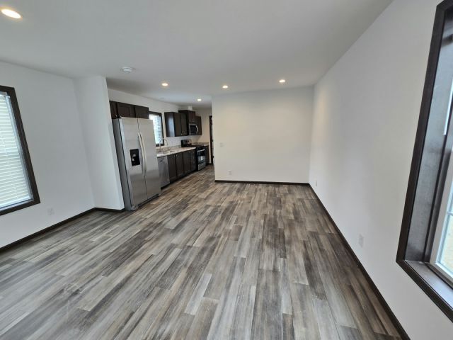 365 Brutus Dr in Lakeville, MN - Building Photo