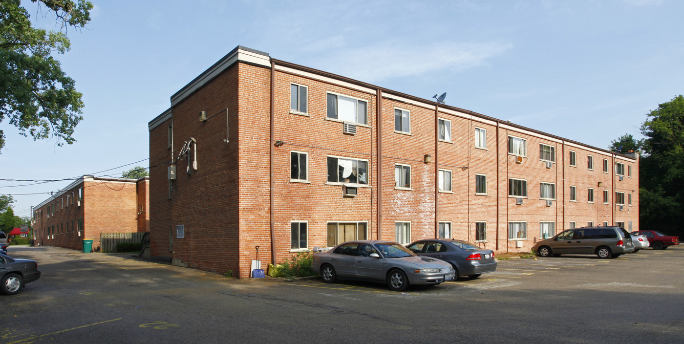 Rivertrail Apartments in Wheeling, IL - Foto de edificio