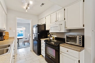 2305 Breakers Ct in Virginia Beach, VA - Building Photo - Building Photo