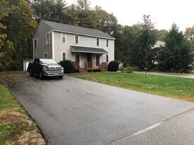 12 Bow St, Unit 2 in Kennebunk, ME - Building Photo