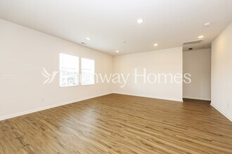 105 Glacier Wy in La Vergne, TN - Foto de edificio - Building Photo