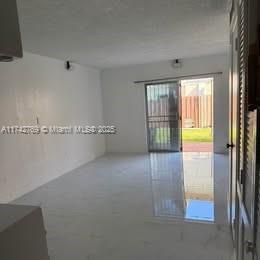 21 SW 109th Ave in Miami, FL - Building Photo