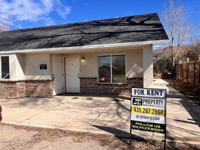 378 N 400 W in Cedar City, UT - Building Photo - Building Photo