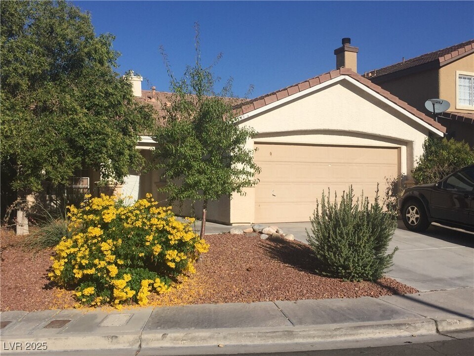 1405 Iron Springs Dr in Las Vegas, NV - Building Photo