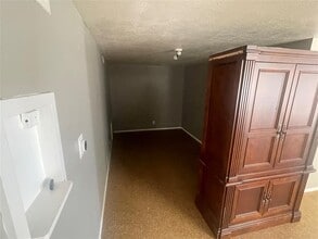 909 Court Ave in Clinton, OK - Building Photo - Building Photo