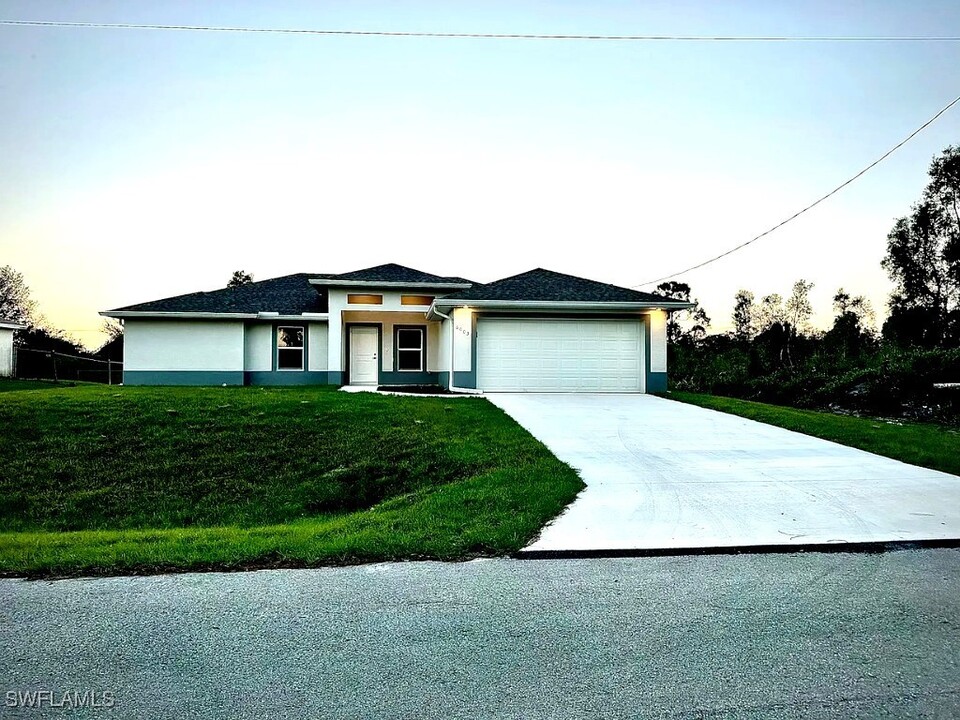 6003 Pat Ave N in Lehigh Acres, FL - Building Photo