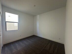 10273 Digby Fine St in Las Vegas, NV - Building Photo - Building Photo