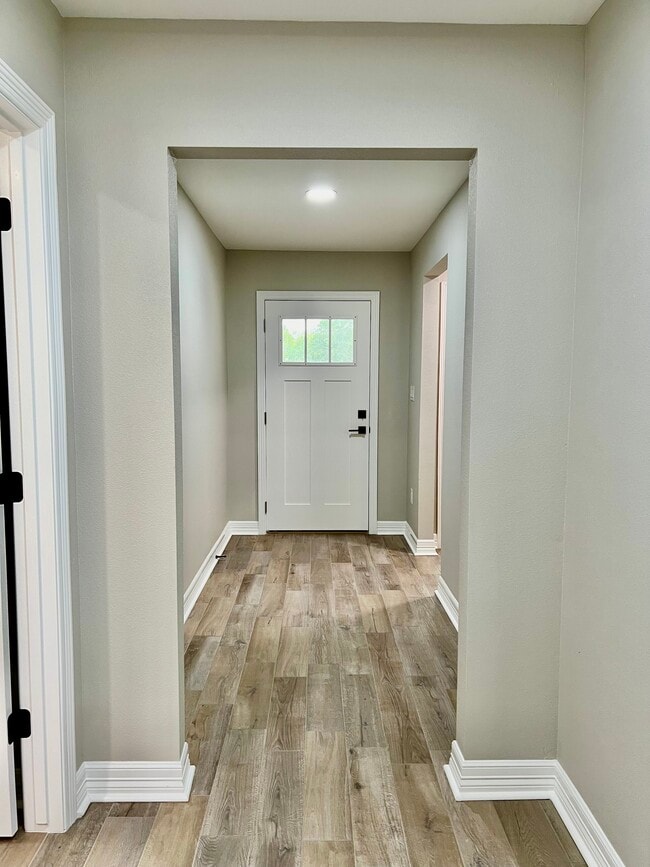 565 S 28th St, Unit B in Nederland, TX - Building Photo - Building Photo