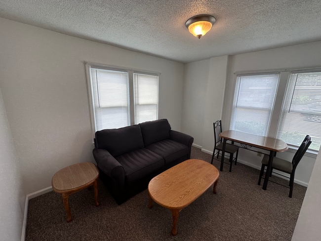 275 Tompkins St in Cortland, NY - Foto de edificio - Building Photo