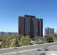 Hunter's Lodge in Toronto, ON - Building Photo - Building Photo