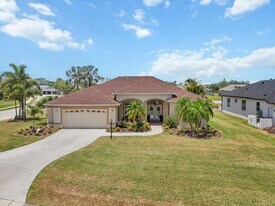 9012 Province St in Sarasota, FL - Building Photo