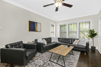 2460 W Cullom Ave, Unit #2 in Chicago, IL - Building Photo - Building Photo