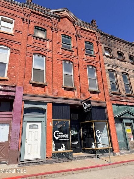 property at 10 W Main St