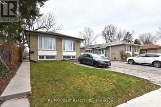 45 Wildlark Dr in Toronto, ON - Building Photo - Building Photo