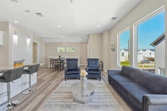 2504 W Tidwell Rd in Houston, TX - Building Photo - Building Photo