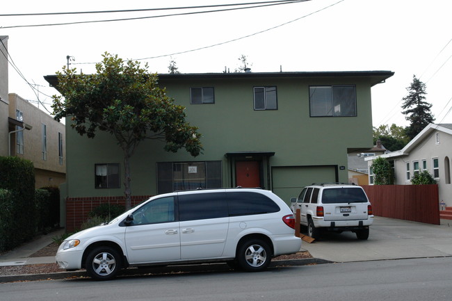 1221 Floribunda Ave in Burlingame, CA - Building Photo - Building Photo