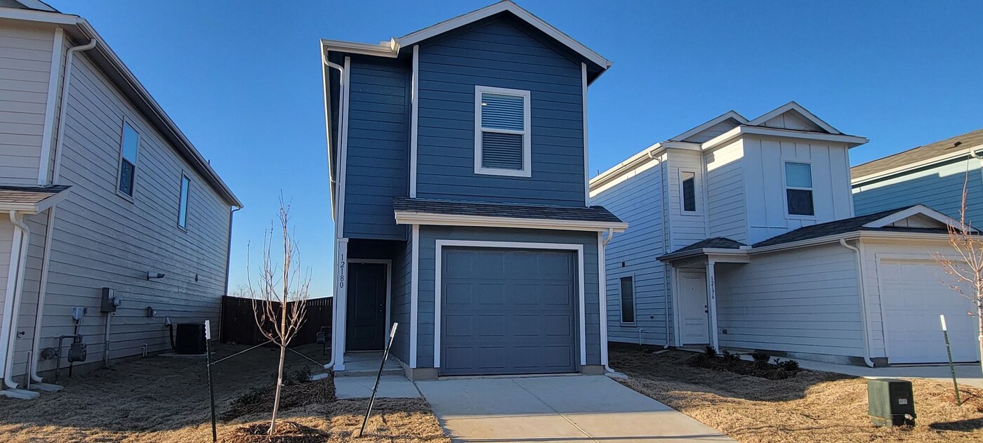 12180 Morgan Dr in Aubrey, TX - Building Photo