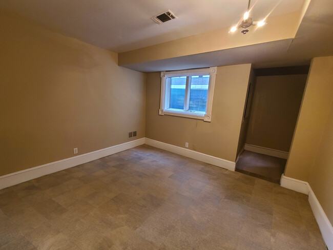 2404 Stevens Ave in Minneapolis, MN - Building Photo - Interior Photo