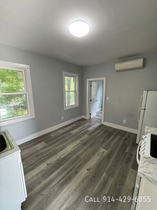 4 Whelan Pl in Yonkers, NY - Building Photo