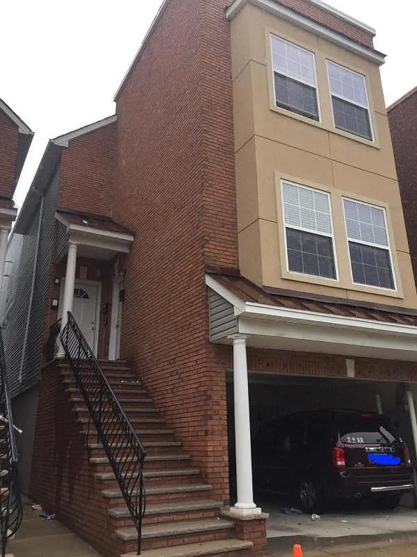 384 Avenue C in Bayonne, NJ - Building Photo - Building Photo