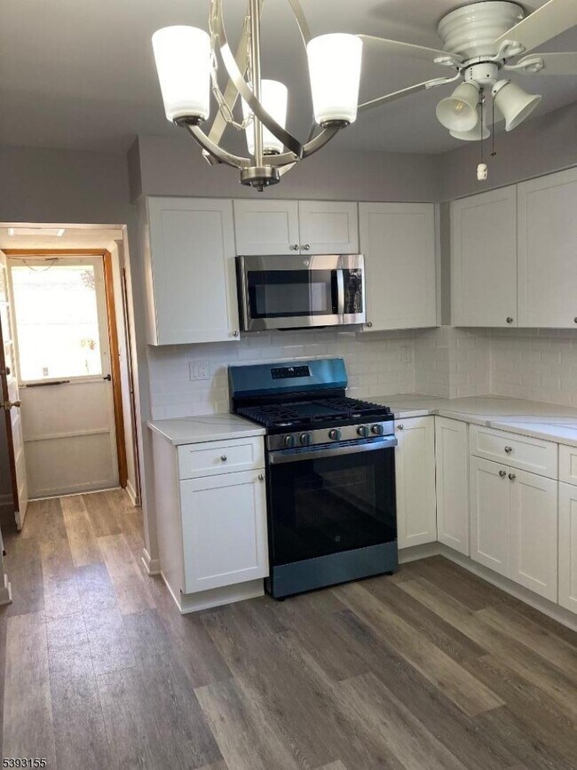 9 Enoch St in East Rutherford, NJ - Building Photo - Building Photo