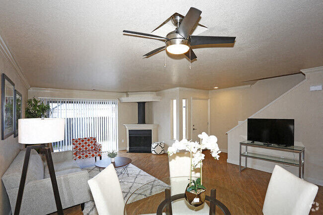 Quailwood Apartments in Stockton, CA - Building Photo - Building Photo