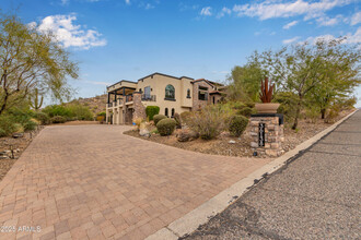 36138 N Summit Dr in Cave Creek, AZ - Building Photo - Building Photo