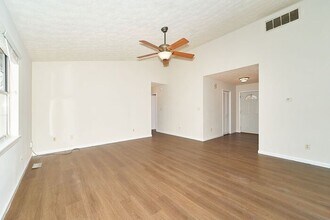 7432 Pebblebrook W Dr in Indianapolis, IN - Building Photo - Building Photo