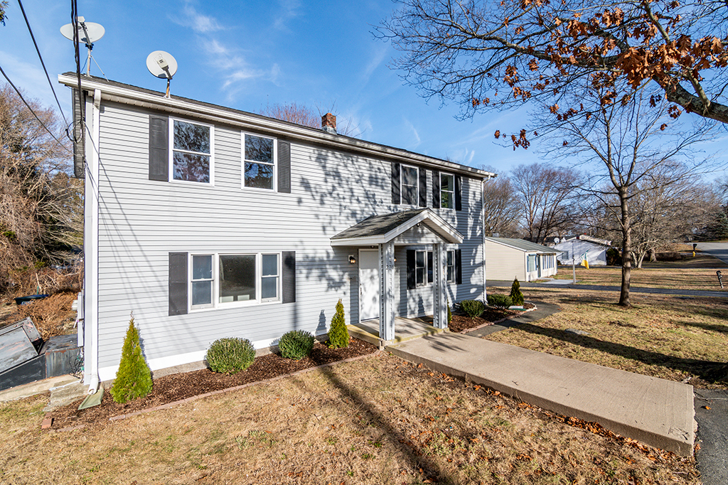 28 Lorraine Rd in Groton, CT - Building Photo