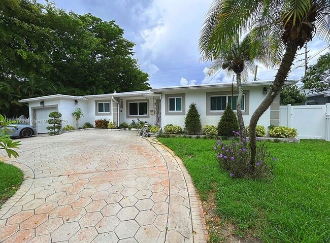 15 NE 134th St in North Miami, FL - Building Photo - Building Photo