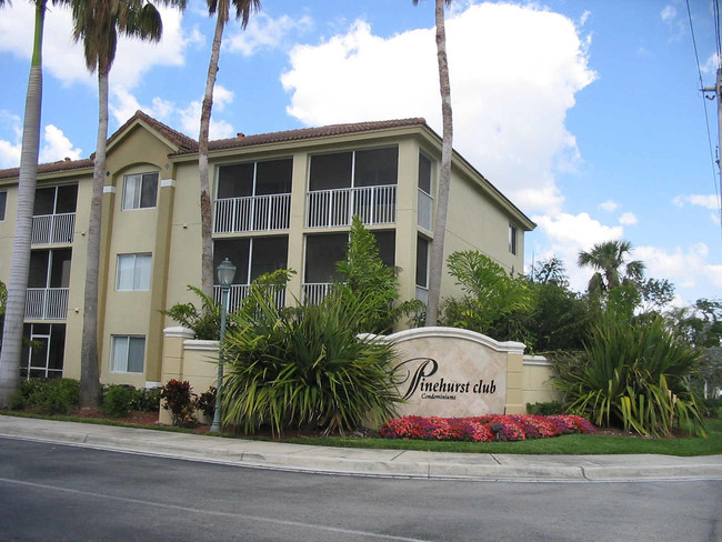 Pinehurst Club in Hollywood, FL - Foto de edificio - Building Photo