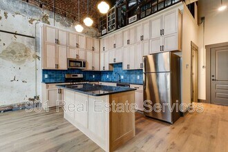 124 Monroe Ave in Memphis, TN - Foto de edificio - Building Photo