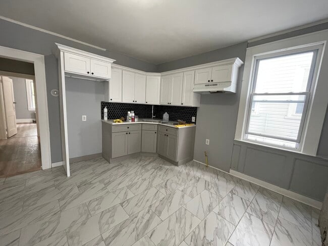 57 Rose Ter, Unit 1