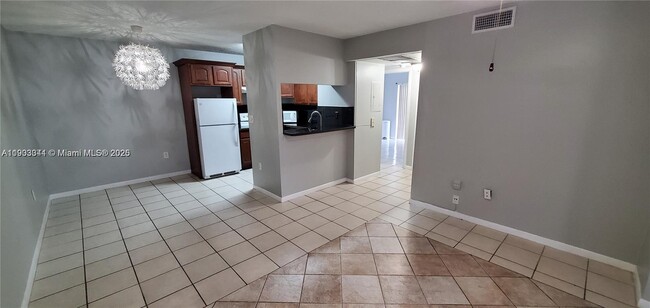 15609 SW 73rd Cir Terrace in Miami, FL - Building Photo - Building Photo
