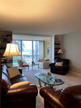 3212 S Ocean Blvd-Unit -204a in Highland Beach, FL - Foto de edificio - Building Photo