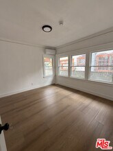 4501 S Budlong Ave in Los Angeles, CA - Building Photo - Building Photo