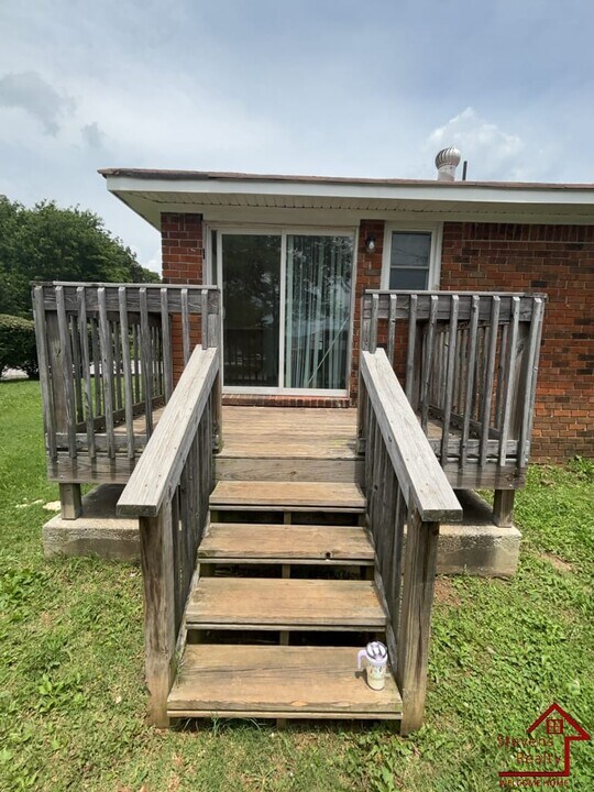 500 Skyline Dr in McMinnville, TN - Foto de edificio