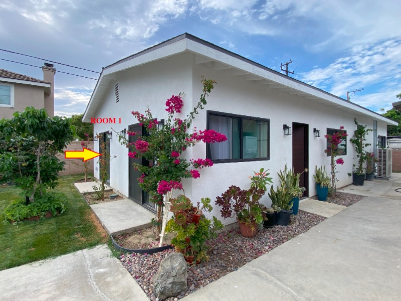 19154 S Della Ln in Garden Grove, CA - Building Photo