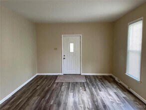 451 E Vandalia St in Edwardsville, IL - Building Photo - Building Photo