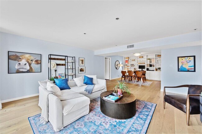 40 N Interstate Hwy 35 in Austin, TX - Building Photo - Building Photo