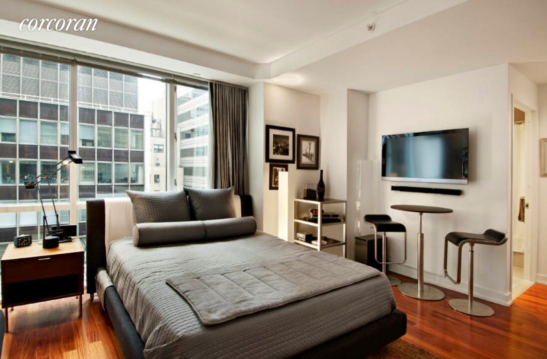 60 E 55th St-Unit -: 18C in New York, NY - Building Photo